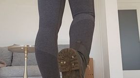 Nichts für deine schwache Nerven Was glaubst du, wie viele Tage diese stinkenden Socken in meinen Boots eingesperrt waren? Ich verspreche dir nur eins, Loser: Es waren definitiv mehr als drei… schnupper schnupper, auf gehts...