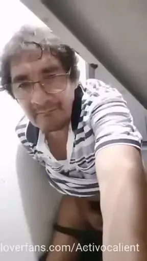 A como me gusta cojer los casados porque se calientan más de que saben que es prohibido, me ponen más cachondo. Este amigo disfruta imaginarme