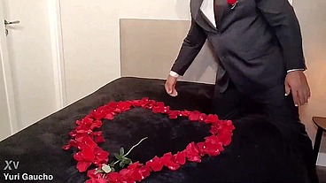 YURI GAÚCHO - MANAGER SOLO AND CUM ON THE FLOWER
