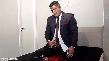 YURI GAÚCHO - MANAGER SOLO AND CUM ON THE FLOWER