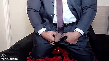 YURI GAÚCHO - MANAGER SOLO AND CUM ON THE FLOWER