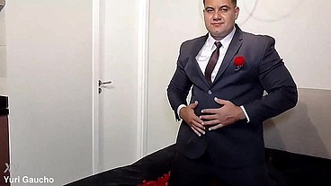 YURI GAÚCHO - MANAGER SOLO AND CUM ON THE FLOWER