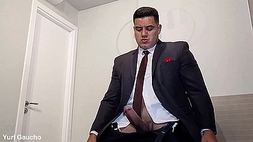 YURI GAÚCHO - MANAGER SOLO AND CUM ON THE FLOWER