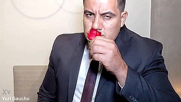 YURI GAÚCHO - MANAGER SOLO AND CUM ON THE FLOWER