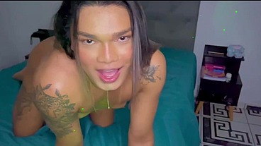 depois do funk veio esvaziar as bolas com sua boneca favorita