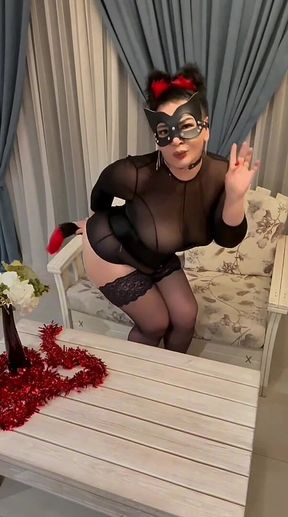 Stepmom with a Big Ass Dances and Seduces with Her Anal Plug in the Ass