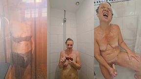 compilation d une milf sexy et sexe sous la douche qui se lave mais pas que