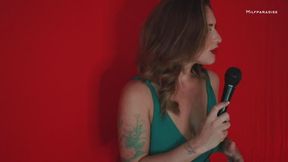 Singer Masturbates infront of Audience