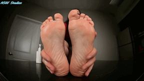 Karly Salinas lotions up! - MP4