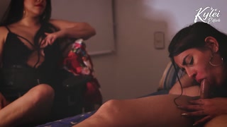 ¡Me contrató para cogerme a su esposo en frente de ella! Kylei Ellish y Selena Vegas