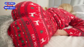 Amateur MILF stepmom wants to please stepson's Christmas gift