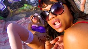 Black and white lesbians pussy licking in 69 position
