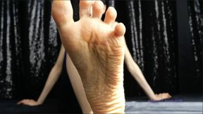 Wrinkled soles worship after workout