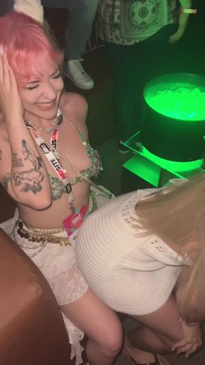 Club babe gives sultry lap dance