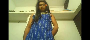 Indian shemale exposing boobs and shakeing huge ass