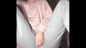 普通にオナニーするのは興奮しないから裏垢男子と相互オナニーして感じまくる女性大◯生。