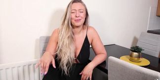Shaved blonde babe teaches Tinder date a good wanking technique