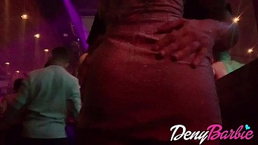 Fiquei com tanto tesão que transei dentro da balada - liberei o cuzinho e tudo - https://denybarbie.com.br/
