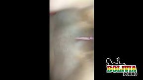 Mi novia desnuda probando sus liquidos