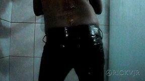 Twerking at Bathroom 'black at Shower'