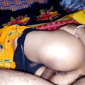 Sagi Bhabhi ki gand li thook lagake