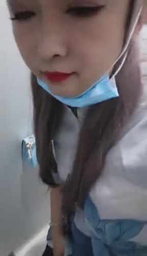 电影院女卫生间忍不住自慰
