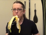 Athletic Babe Deepthroats Banana