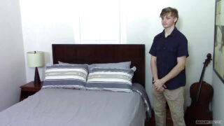 หนุ่มนักศึกษาสุดหล่อดูดและลูบไล้พ่อก่อนที่จะร่วมเพศทางทวารหนักอย่างรุนแรง