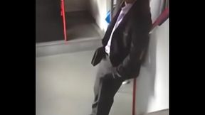 Cara excitado no metr&ocirc_