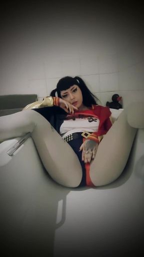 Harley Quinn Pees in Bath