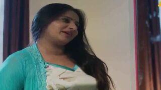 Indian Desi Girl's Hot Dance-Off with Sexy Bollywood Music