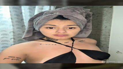 Model webcam Abrildqquino