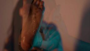 I Just Can'_t Help Teasing You With My Feet