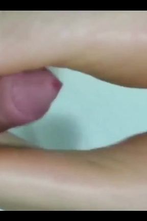Sexy Amateur Footjob with Kiffa Ass Naked Until Cum on Soles