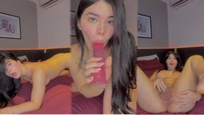 Egirl trans shows her moves on her bed