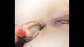 NOVINHA ENFIANDO NO CU