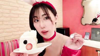 Santa cosplay solo orgasm with dildo while ripping her nips
