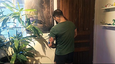 Motoboy preto entregador de aplicativo voltou só pra me comer e pediu dinheiro.