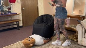 Goddess Azalea's Gamer Chair