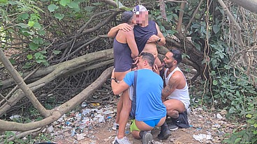 AI MEU CU, PORRA! 4 HOMENS FUDENDO MEU CU NO MATO