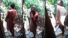 pedreiro pirocudo tomando banho se exibindo pra mim