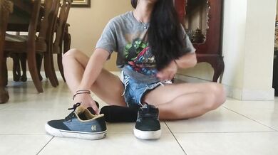 Anna’s tease and twerk on Tumblr tight pussy barefoot