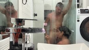 transamos no banheiro da empregada enquanto ela limpava a casa... fizemos tanto barulho, sera que safada nos ouviu?