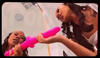 Ameena Green & May Hashira's Wild Toy Encounter!