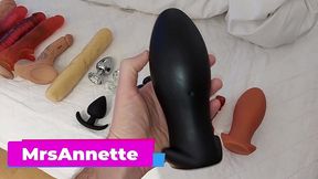 first meeting with the mistress. oh no, not a monster dildo, i m not ready yet