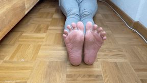 LICK MY SWEATY WRINKLED SOLES AND TOES - MP4 HD
