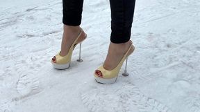 Ginamarzo Lozenzi stilettos on ice, high heels on ice, stilettos on snow, high heels wet, sliding high heels