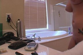 Solo Dream Babes Andi in the Tub