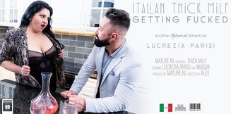 Fucking Italian Thick MILF Lucrezia Parisi in her livingroom