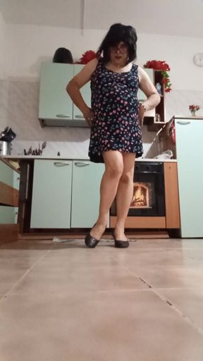 Transvestite cleans the fridge and eats his cum